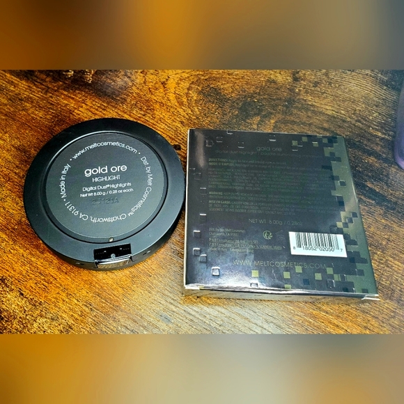 MELT cosmetics- digital dust highlighter (gold ore) - Picture 4 of 11